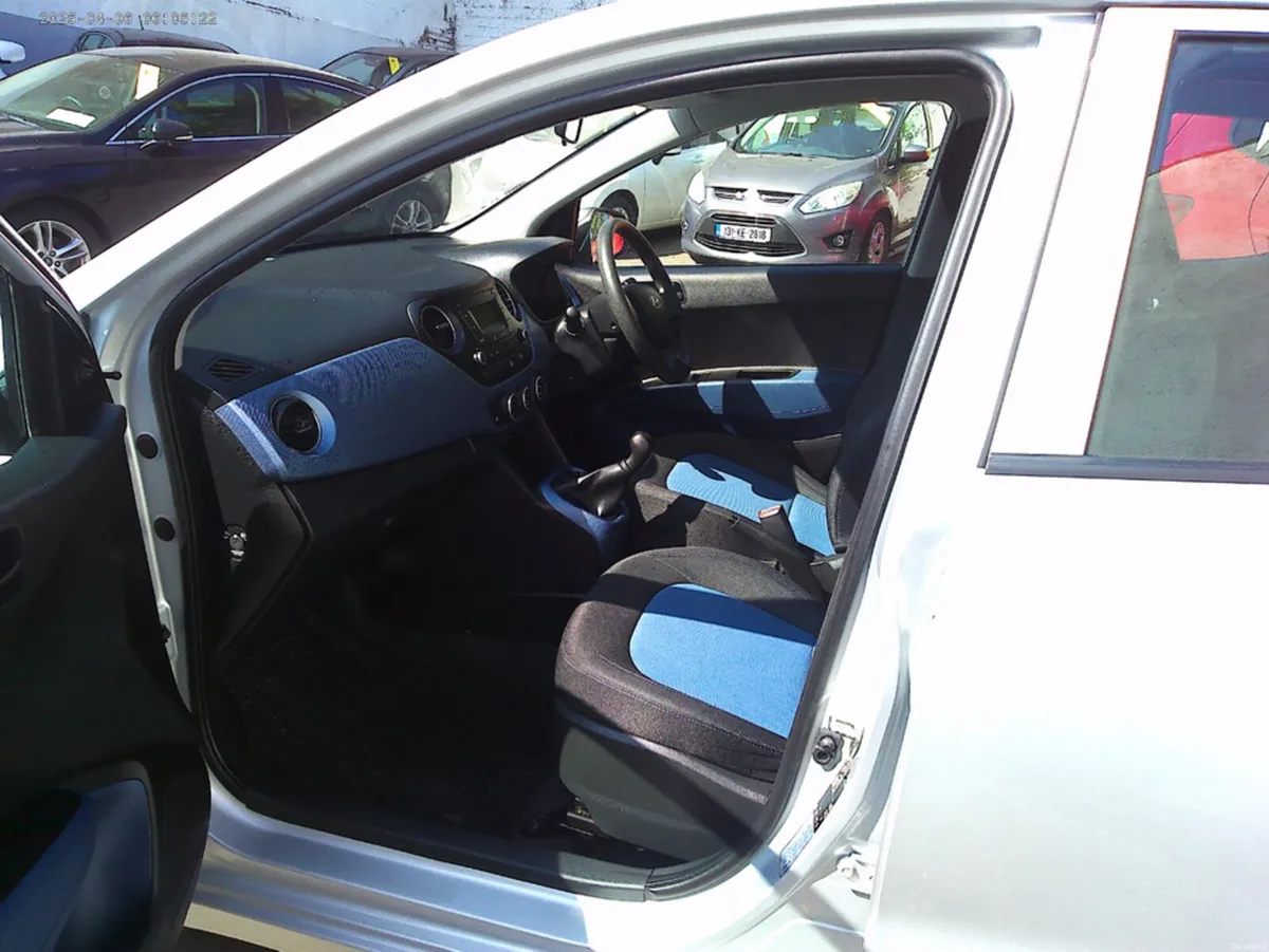 Hyundai i10 CLASSIC 4DR - Image 4