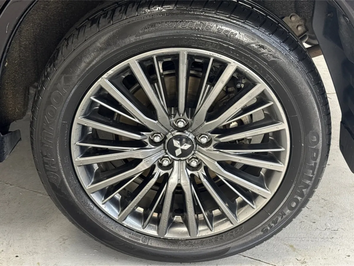 Mitsubishi Outlander PHEV S-EDITION 4DR AUTO **INF - Image 4