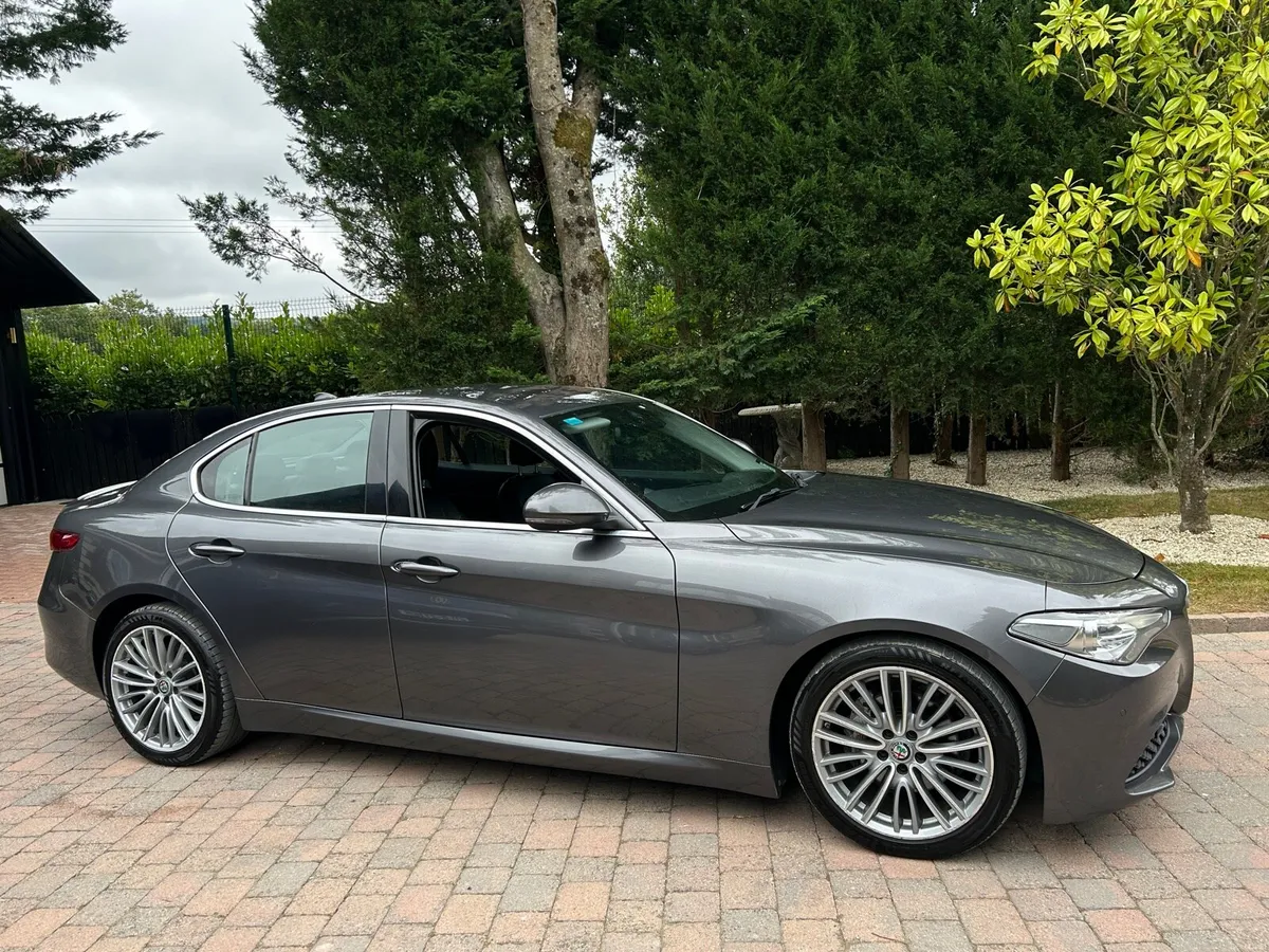 17 Alfa Romeo Giulia 2.2D Lux Full SH €13950 - Image 2