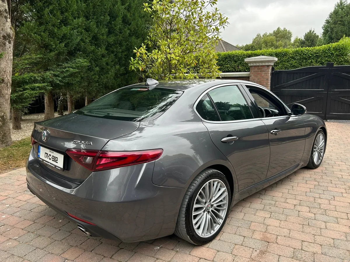 17 Alfa Romeo Giulia 2.2D Lux Full SH €13950 - Image 3
