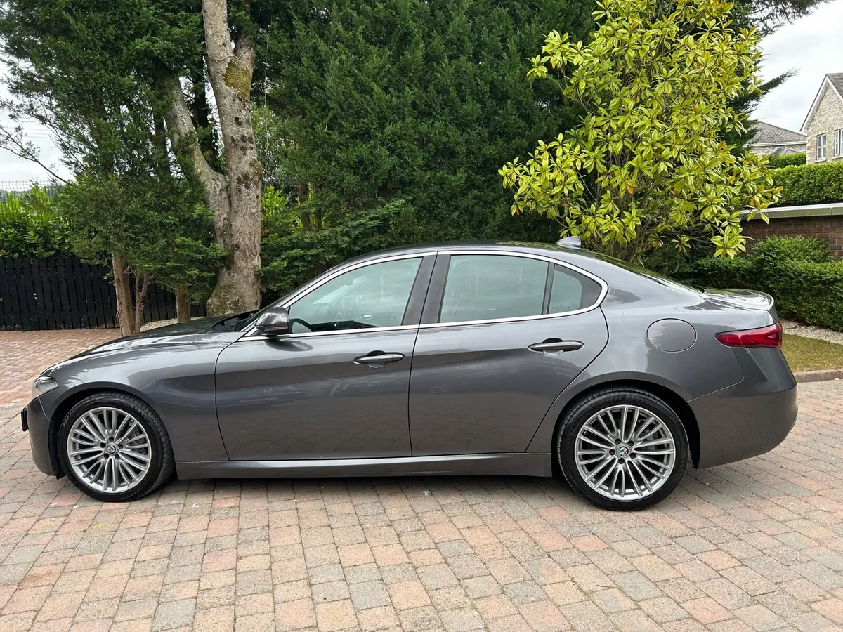 17 Alfa Romeo Giulia 2.2D Lux Full SH €13950 - Image 5