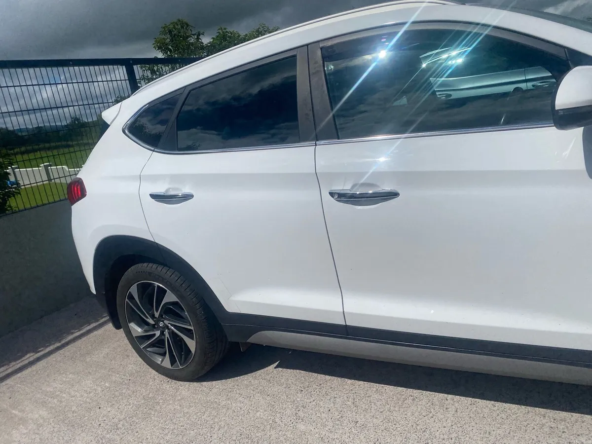2019 White Hyundai Tucson - Image 3