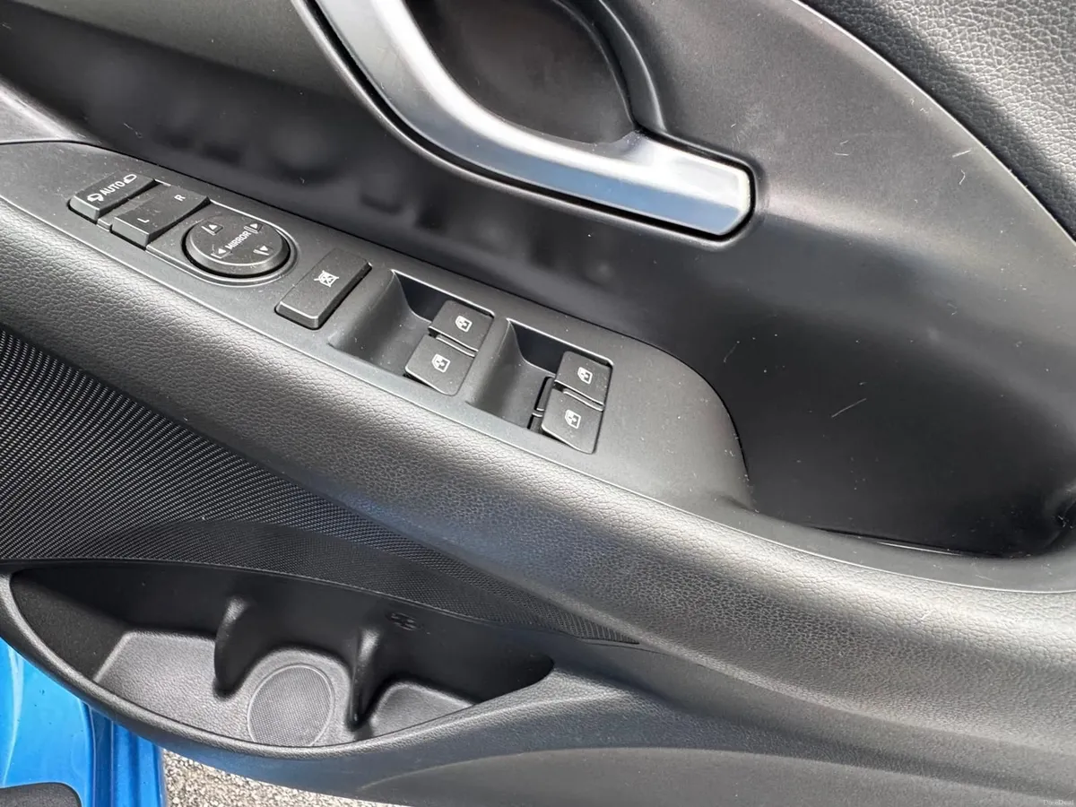2017 Hyundai i30 1.6 SE NAV Deluxe - Image 3