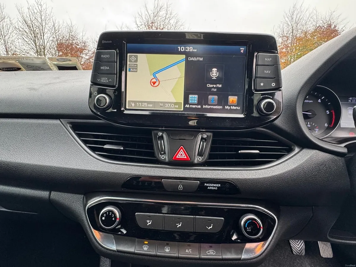 2017 Hyundai i30 1.6 SE NAV Deluxe - Image 5