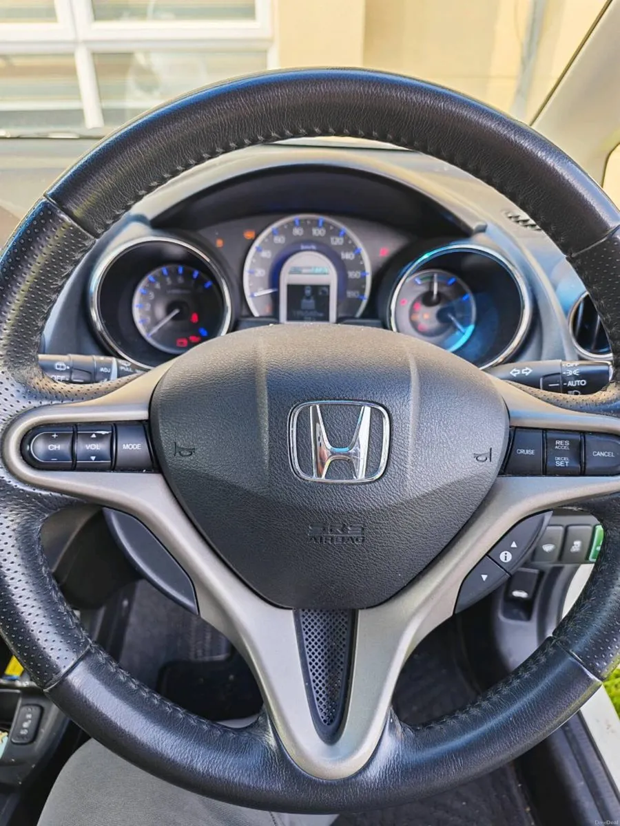 2013 Honda Fit Hybrid - Image 4