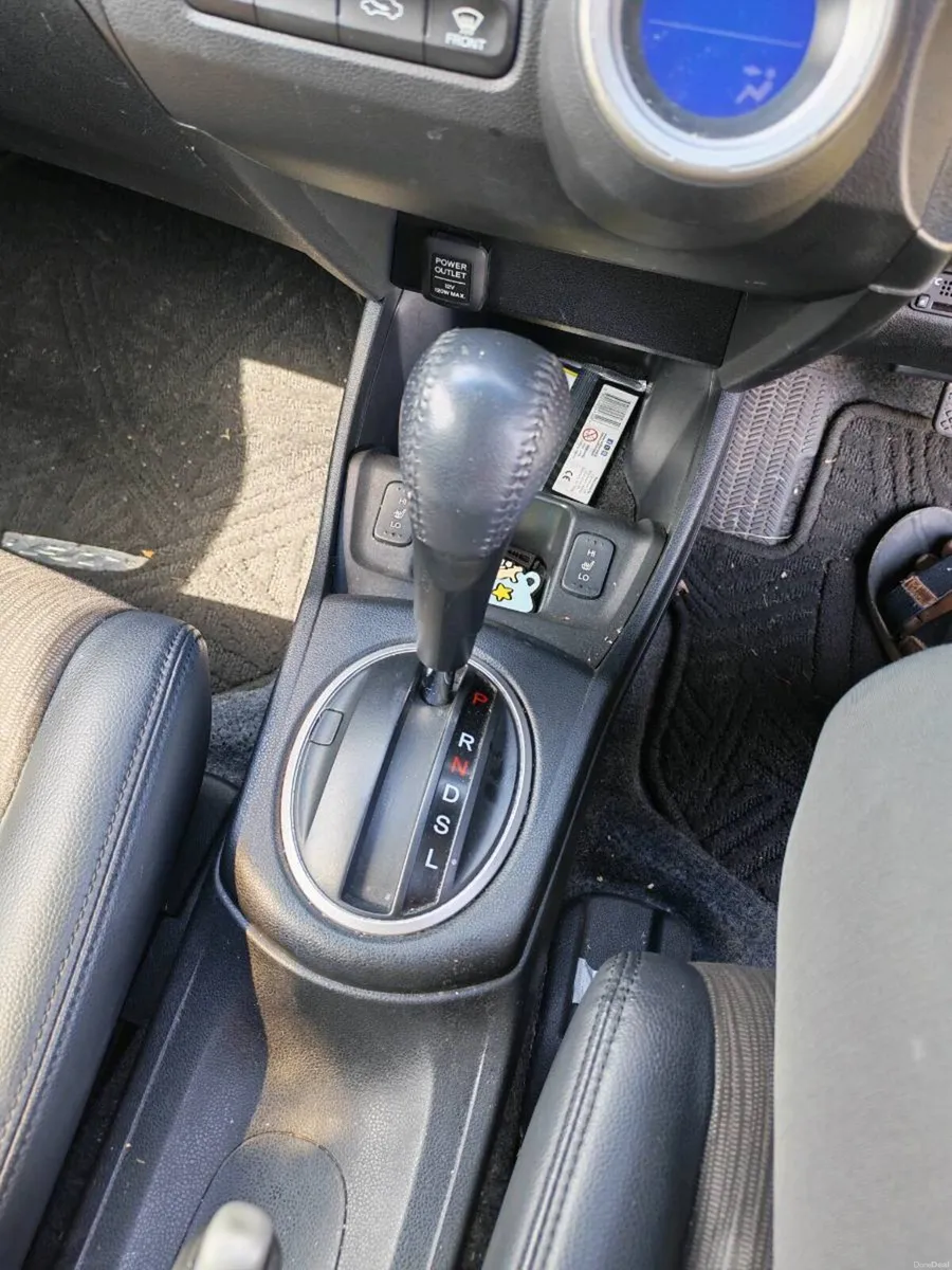 2013 Honda Fit Hybrid - Image 6