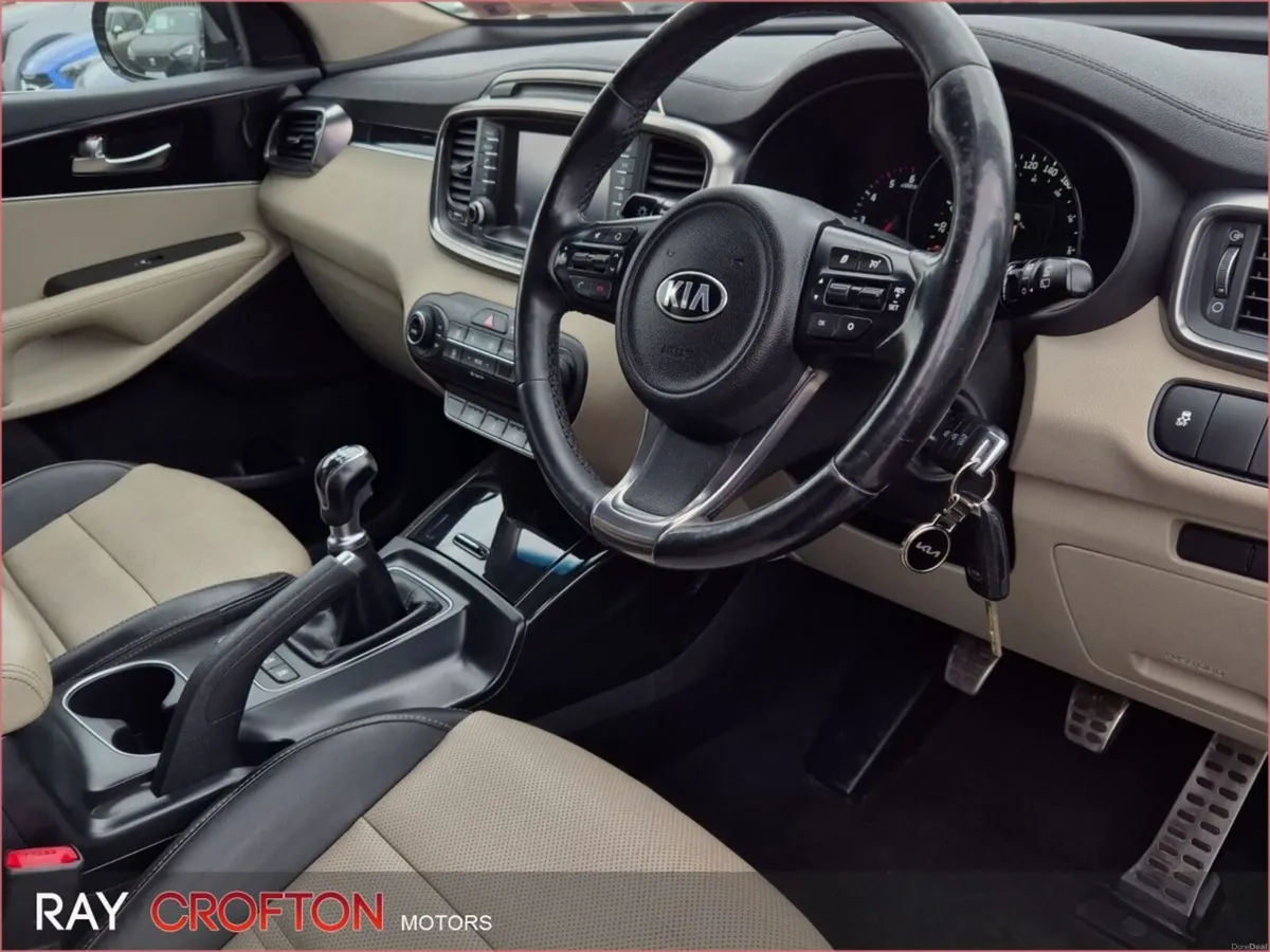 Kia Sorento Platinum 2WD - Image 2