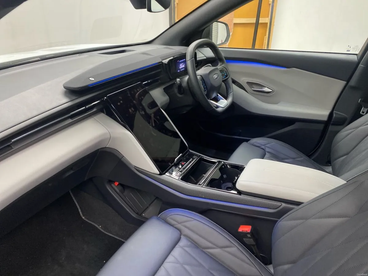 Ford Explorer Premium 77kWh Extended Range RWD - Image 3