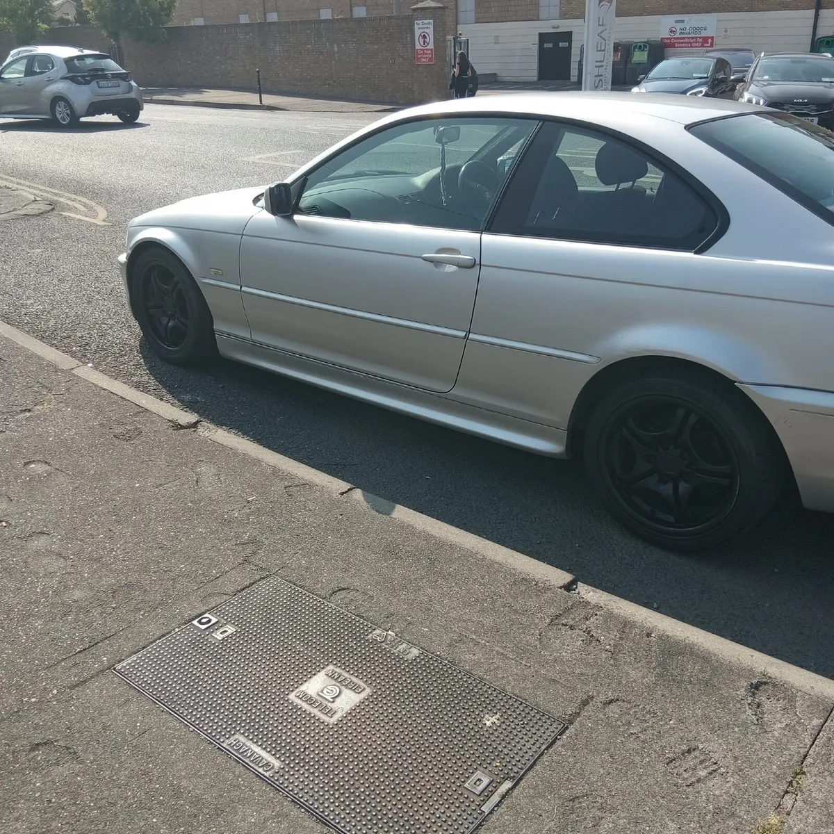 BMW 3-Series 2002 - Image 2