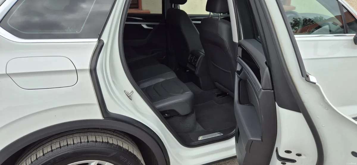 Volkswagen Touareg 2019 Passenger - Image 6