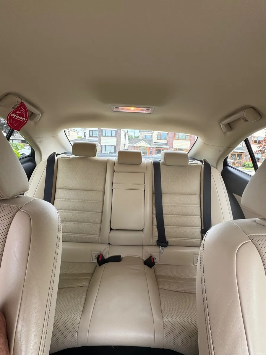 2016 Lexus IS 300h  2.5L Petrol * LOW MILAGE 90km* - Image 4