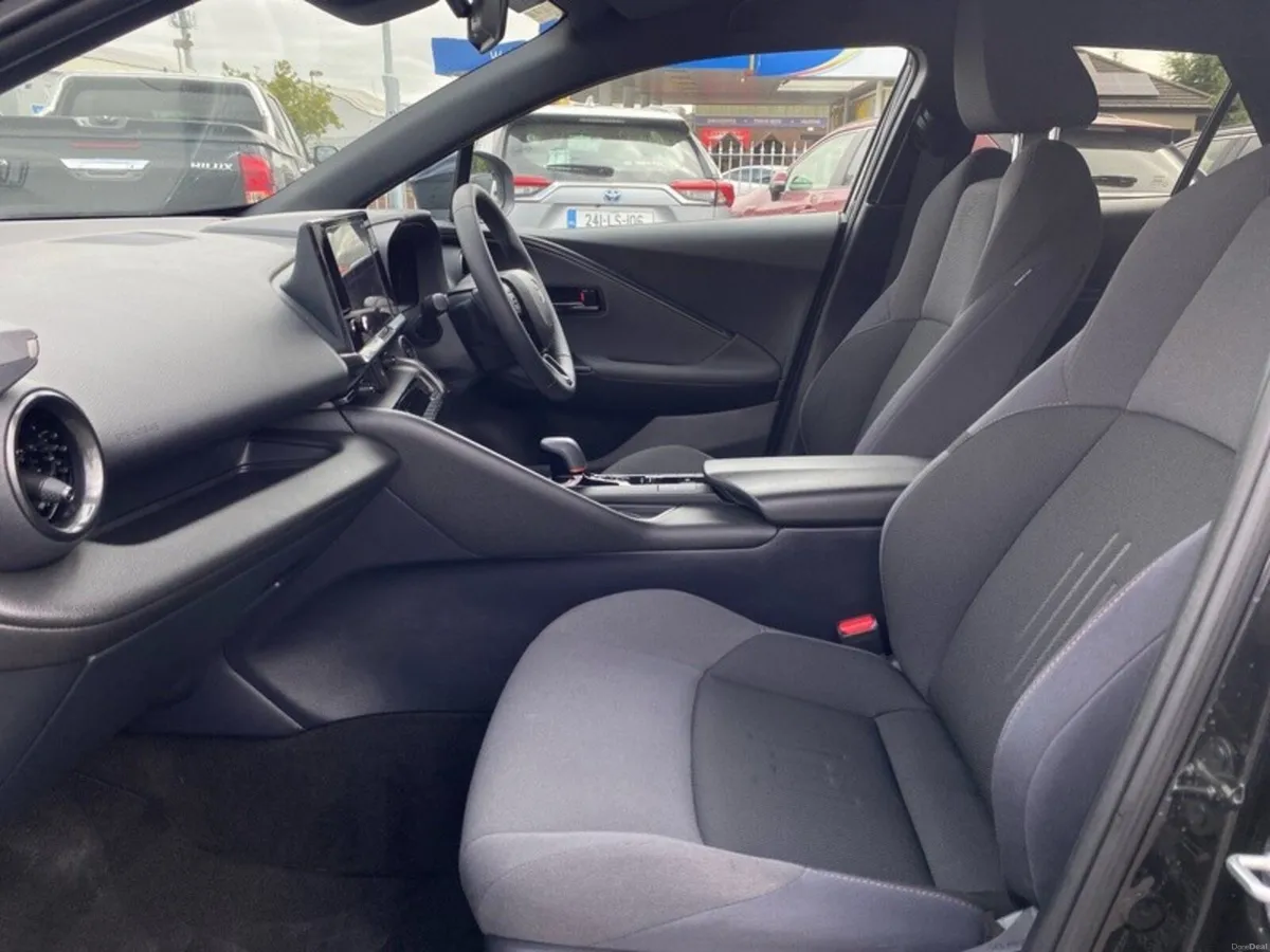 Toyota C-HR HYBRID SPORT - Image 6