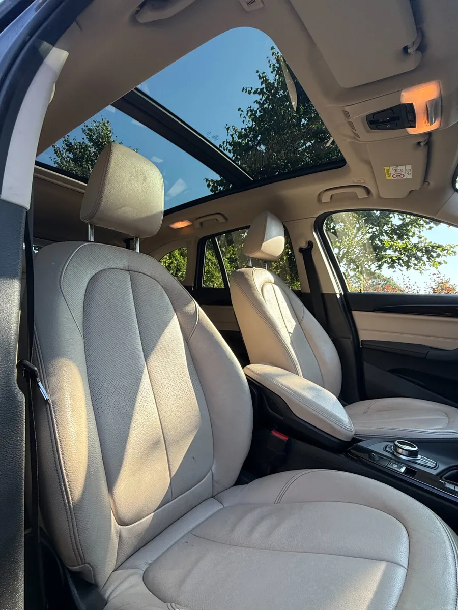 Panoramic roof. 136Km.  Automatic.  2/Yr Warranty. - Image 3
