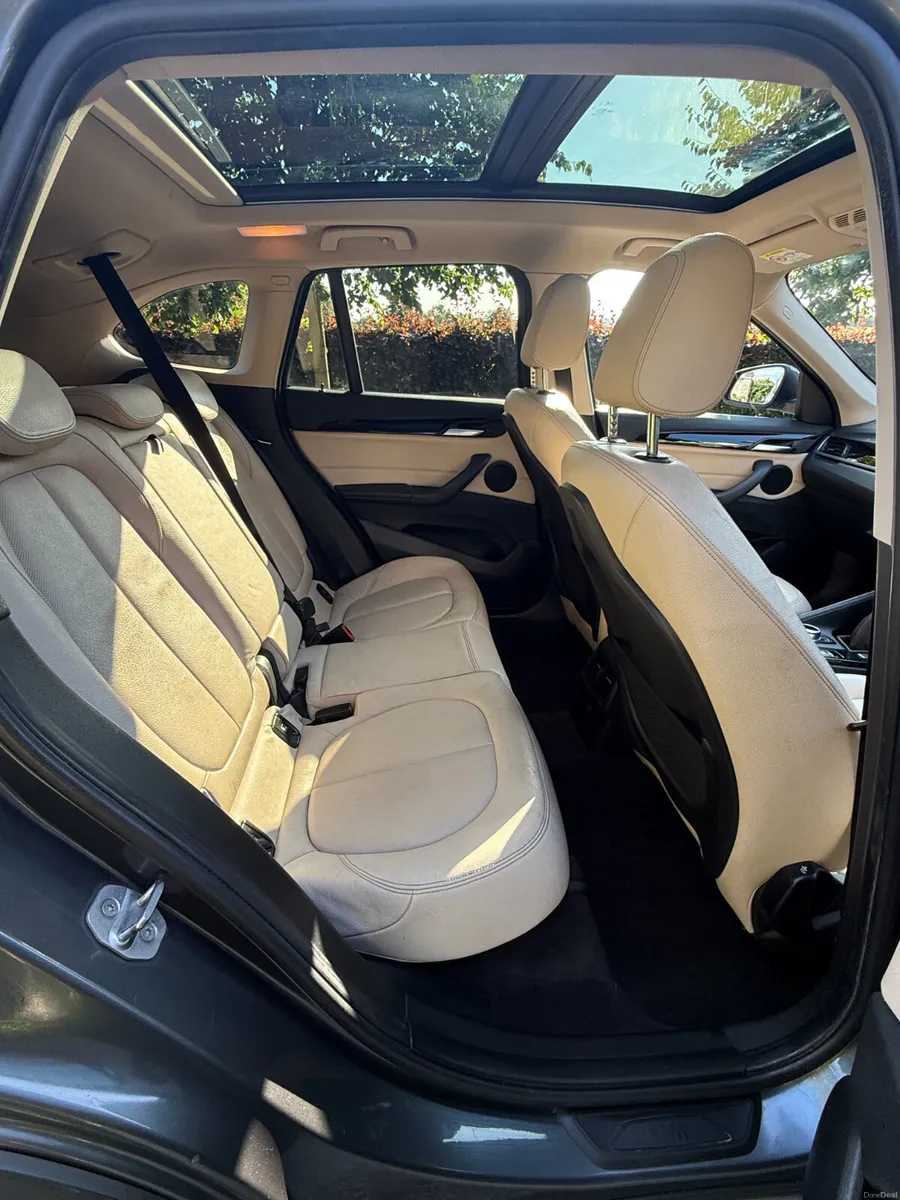 Panoramic roof. 136Km.  Automatic.  2/Yr Warranty. - Image 4