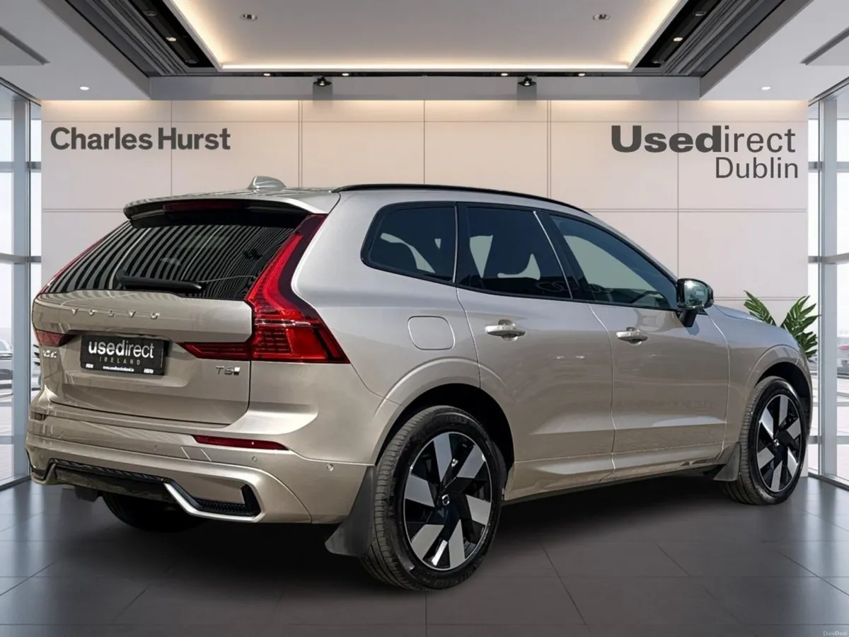 Volvo XC60 T6 AWD PHEV Plus Dark - Image 3