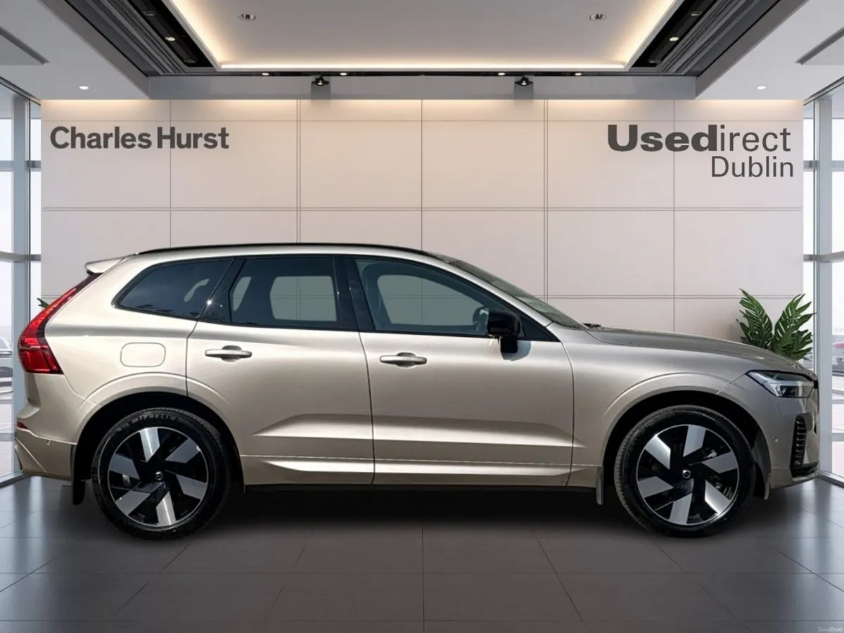 Volvo XC60 T6 AWD PHEV Plus Dark - Image 5