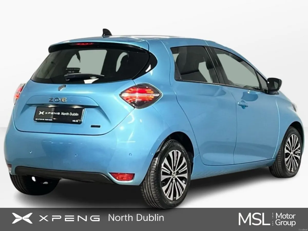 Renault Zoe Techno Boost Charge 50kWh - Reversing - Image 3