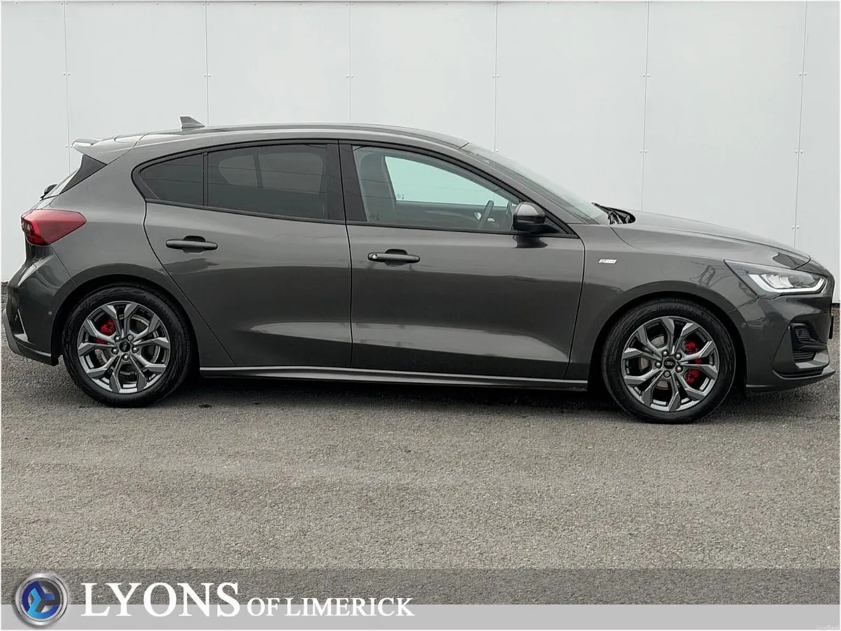 Ford Focus ST-Line X 1.0L EcoBoost 125PS mHEV - Image 3