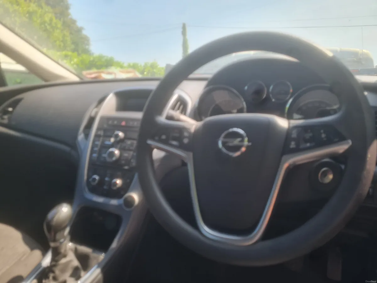 161 Opel Astra 1.6cdti Needs engine work - Image 5