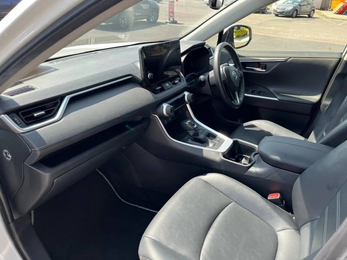 Toyota RAV4 Sol Hybrid - Image 6