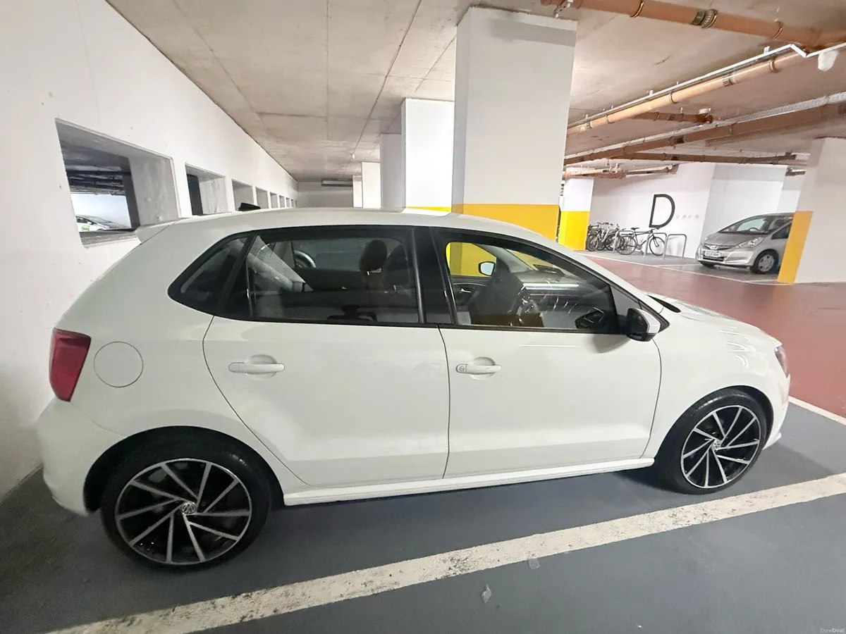 Volkswagen Polo 2016 - Image 2