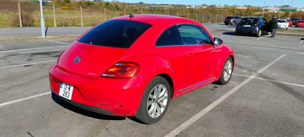 2012 Volkswagen Beetle - Image 6