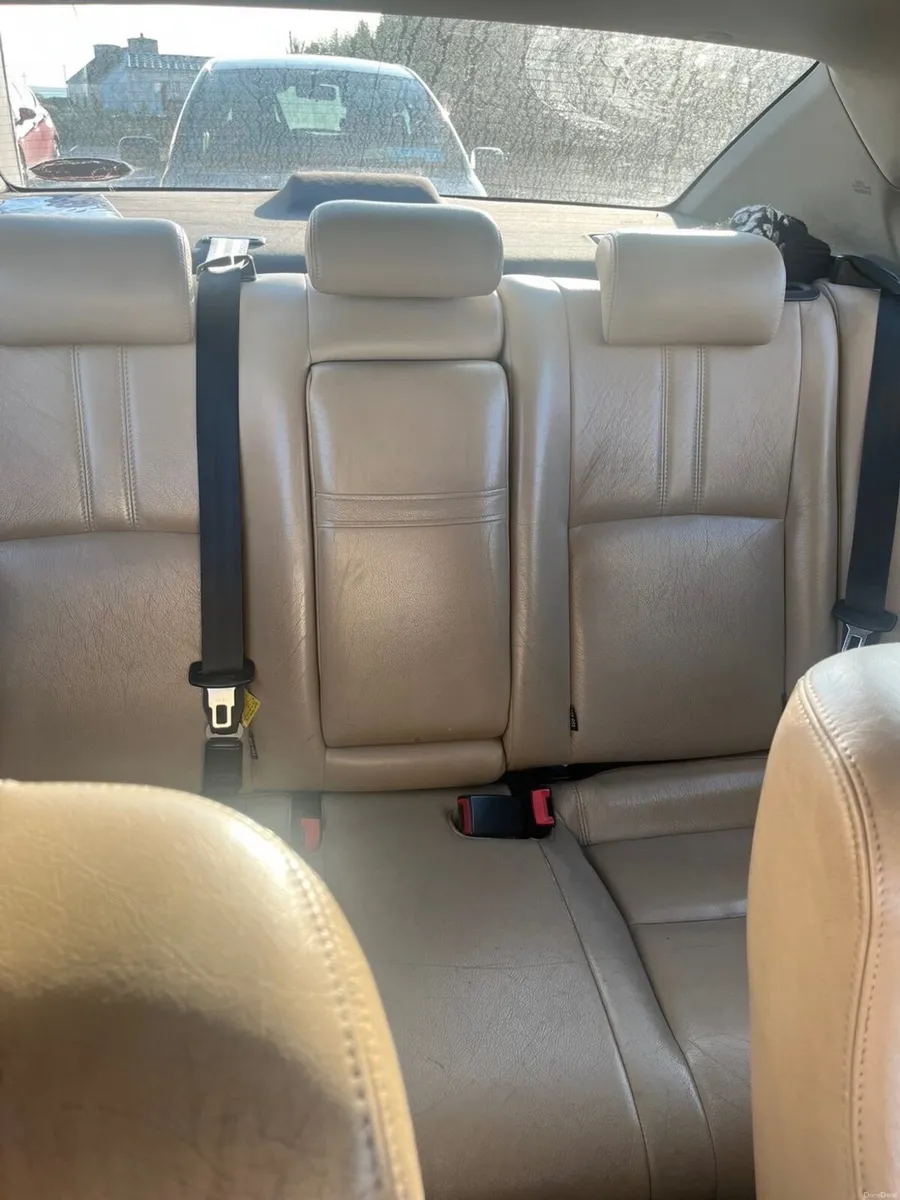 Toyota Avensis 2010 - Image 4