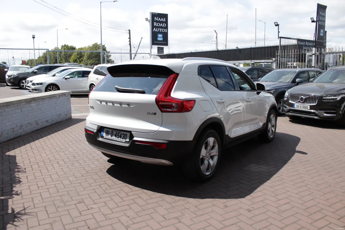 2018 VOLVO XC40 D4 AWD AUTO MOMENTUM - Image 4