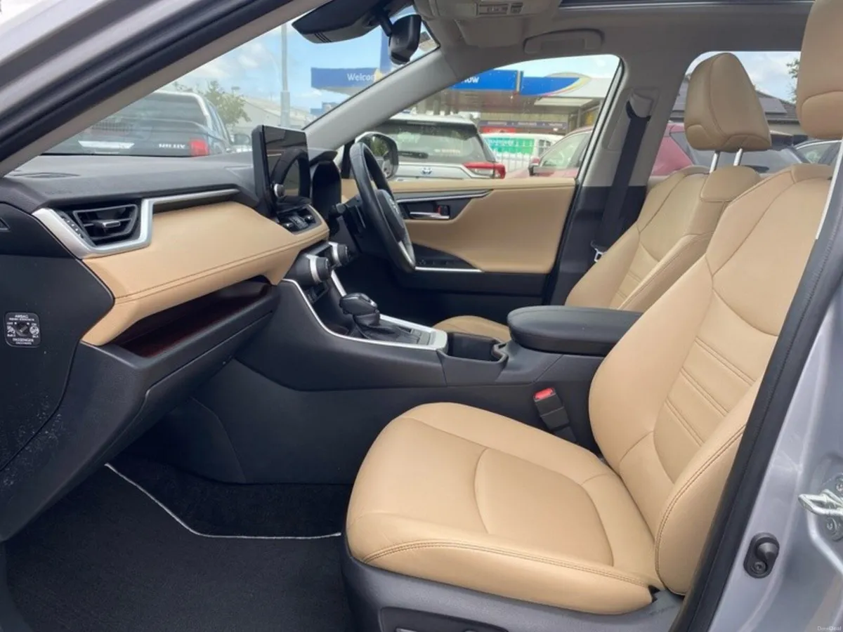 Toyota RAV4 *SUNROOF* HYBRID PLATINUM - Image 6