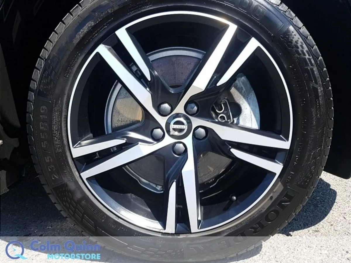 Volvo XC60 T6 Recharge Plus - Dark Theme AWD - PHE - Image 5