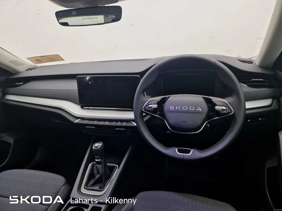 Skoda Octavia COMBI HUGE SAVING FROM NEW EX DEMO S - Image 3