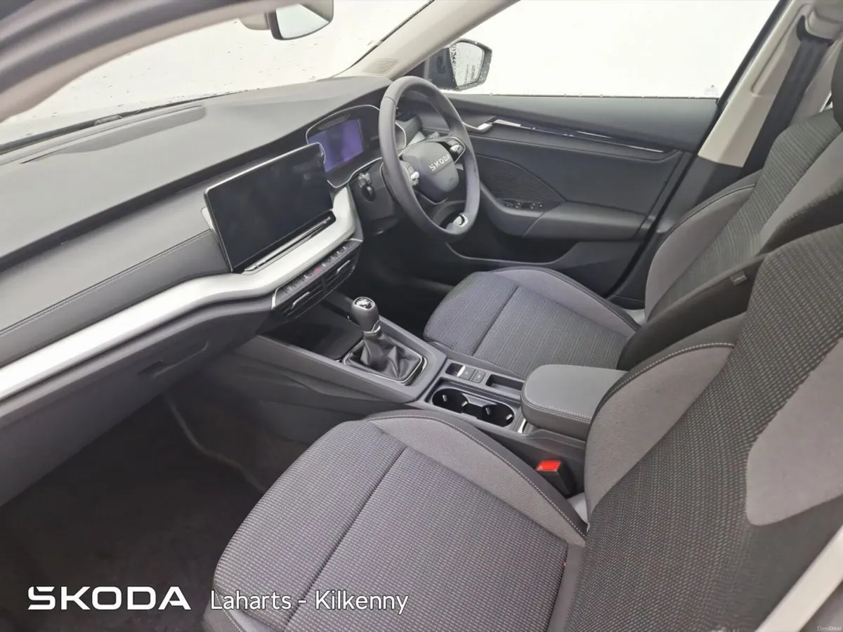 Skoda Octavia COMBI HUGE SAVING FROM NEW EX DEMO S - Image 4