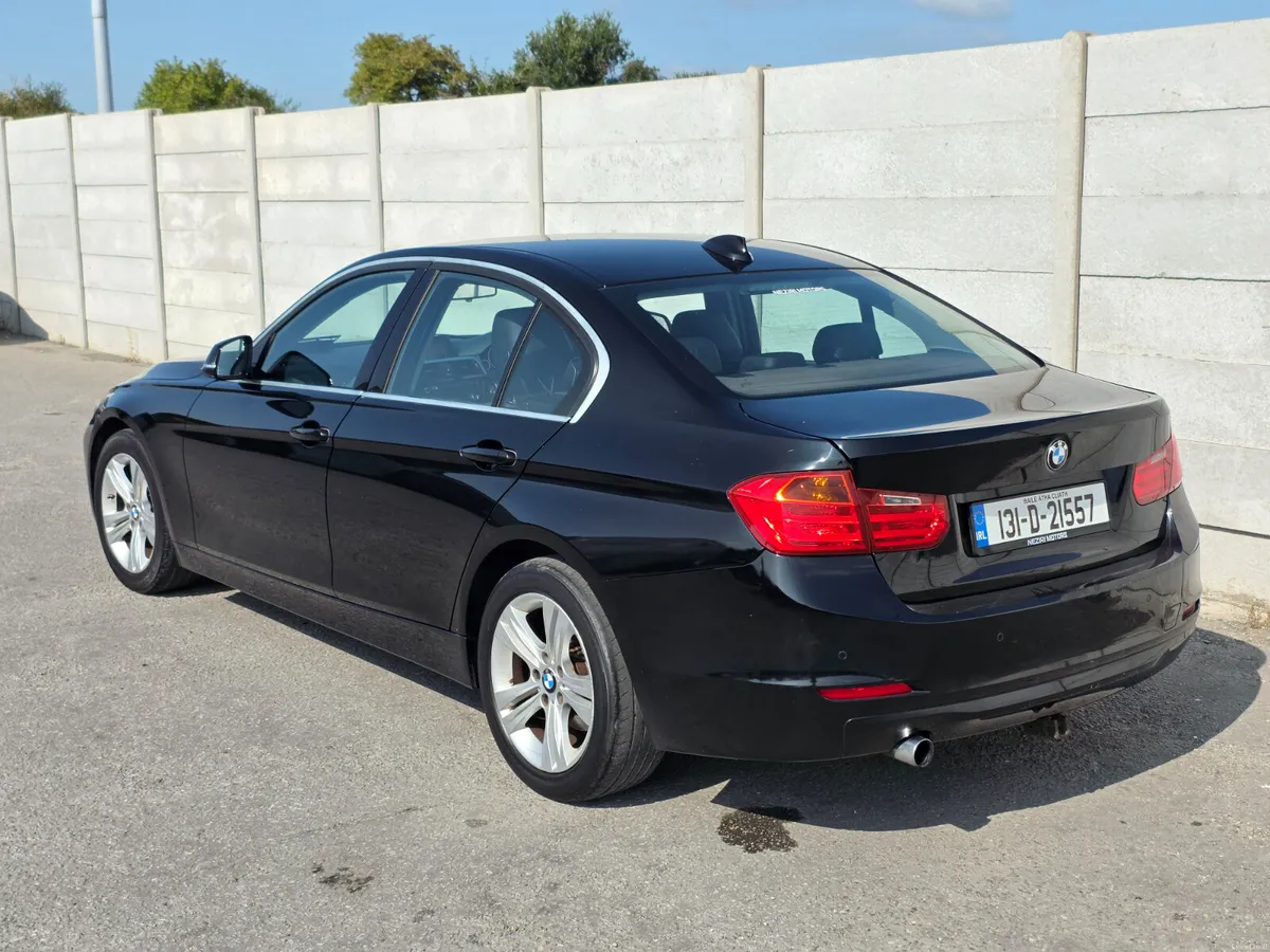 BMW 316D SE Manual - Image 6