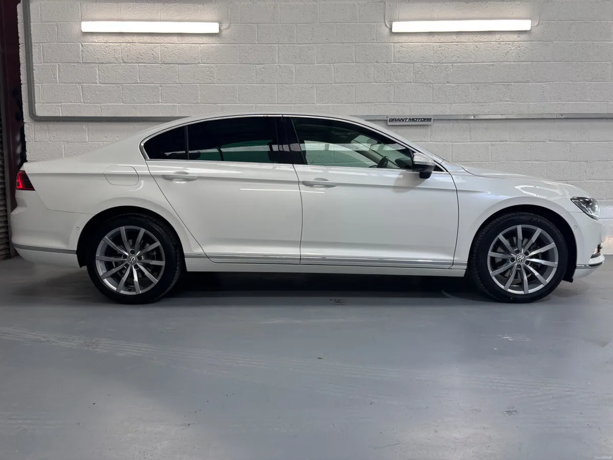 2018 (181) Volkswagen Passat Highline | Low KM - Image 5