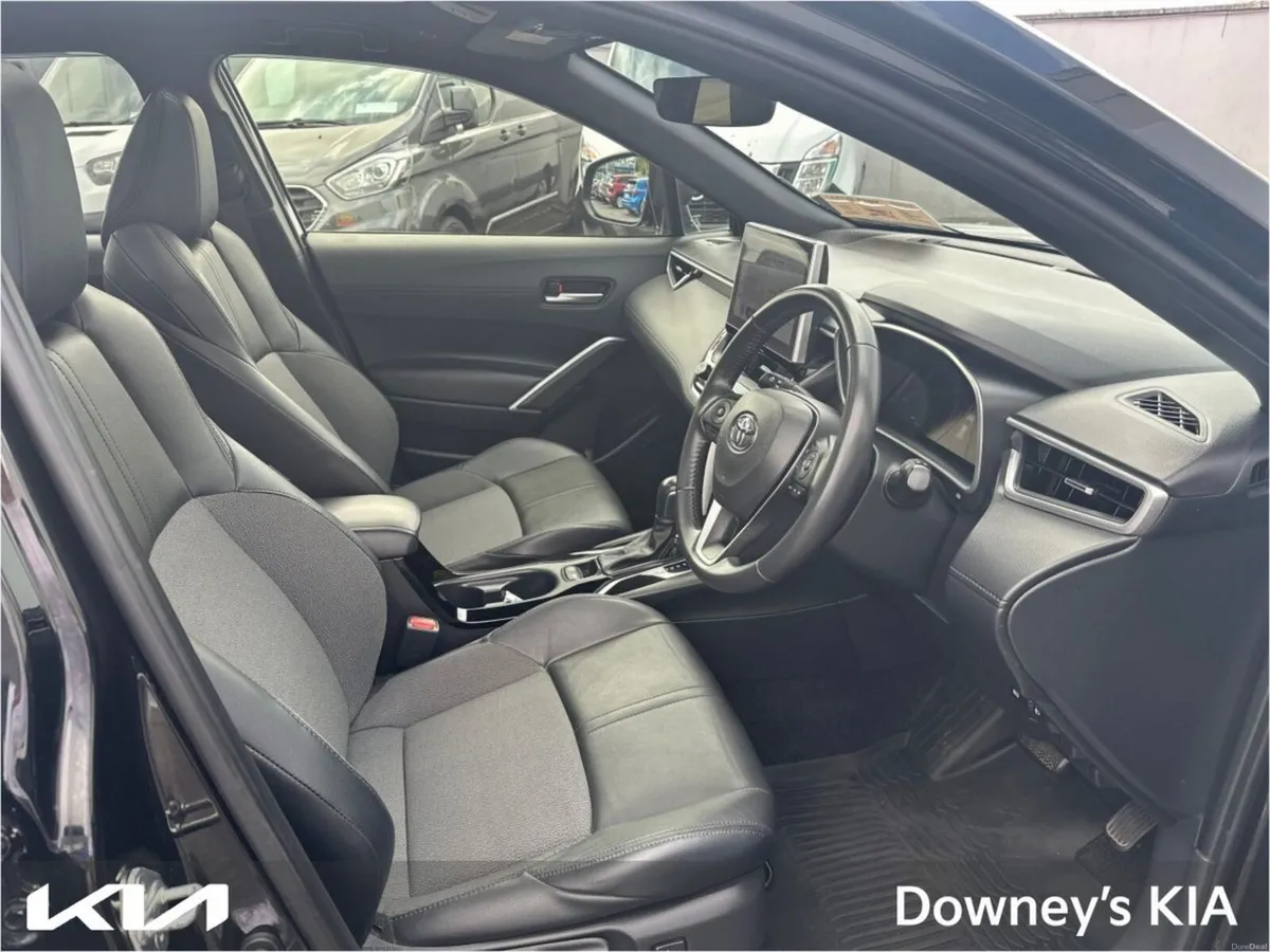 Toyota Corolla Cross 2.0 HYBRID CROSS SOL - Image 2