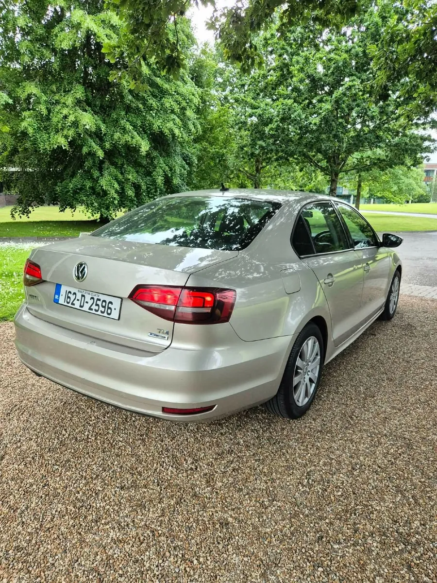 Volkswagen Jetta 2016 - Image 2