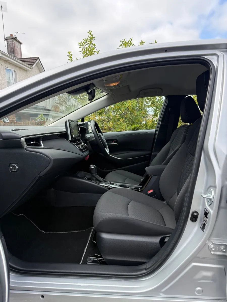 2021 Toyota Corolla Hybrid Luna Saloon - Image 2