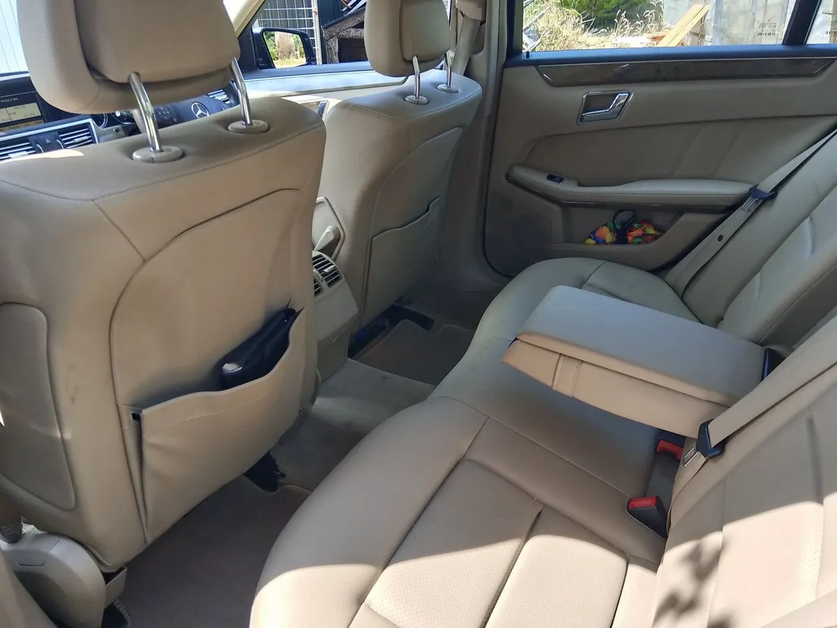 Mercedes-Benz E-Class 2011 - Image 2