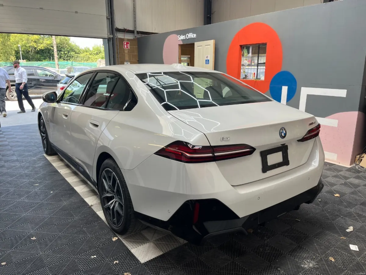 BMW i5 2024 BMW I5 EDRIVE40 M-SPORT AUTOMATIC / CR - Image 4