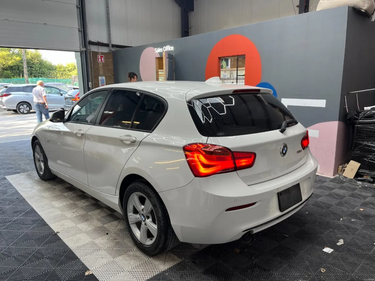 BMW 1-Series 2017 BMW 118D SPORTS 2.0 AUTOMATIC / - Image 4