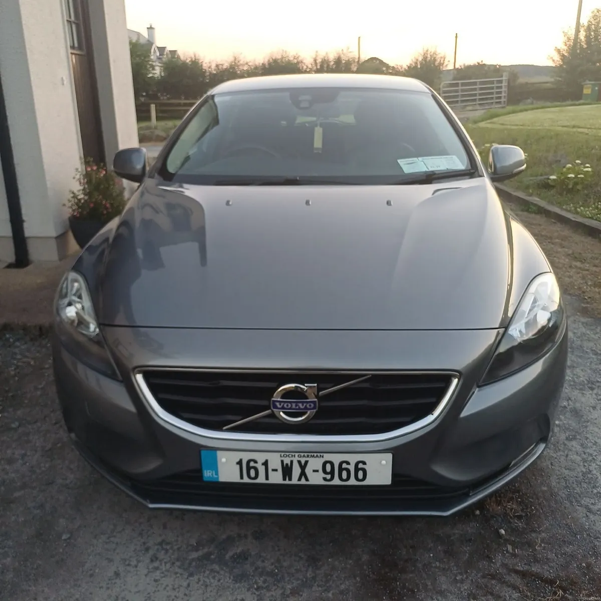 Volvo V40 2016 - Image 2