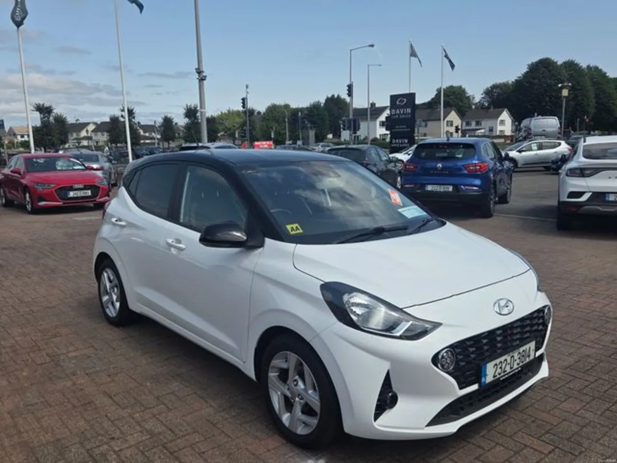 Hyundai i10 Deluxe Plus 2tone 5DR - Image 1