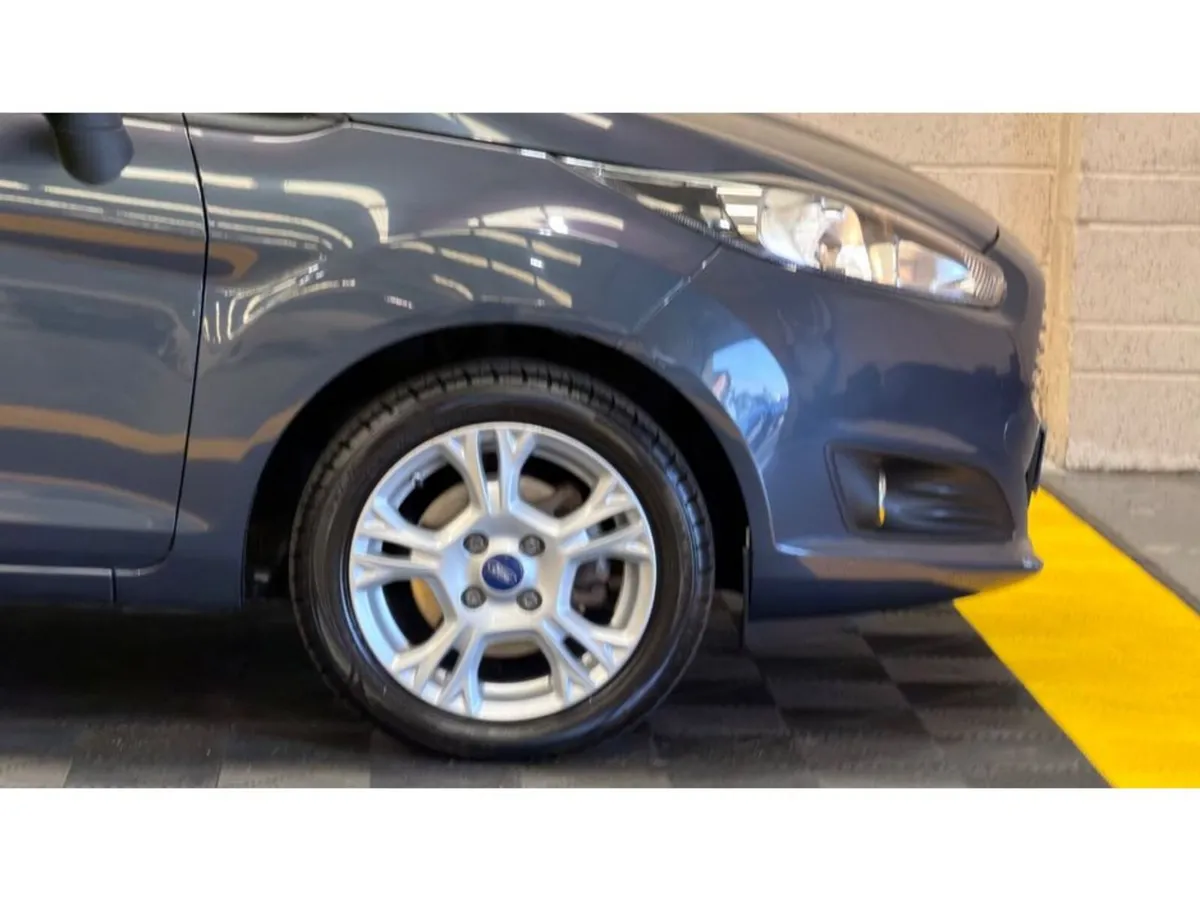 Ford Fiesta MCA ZETEC 1.25 60PS M5 4DR 5DR - Image 3
