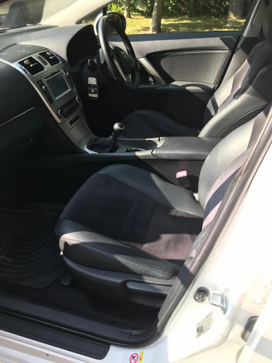 Toyota Avensis 2015 - Image 2