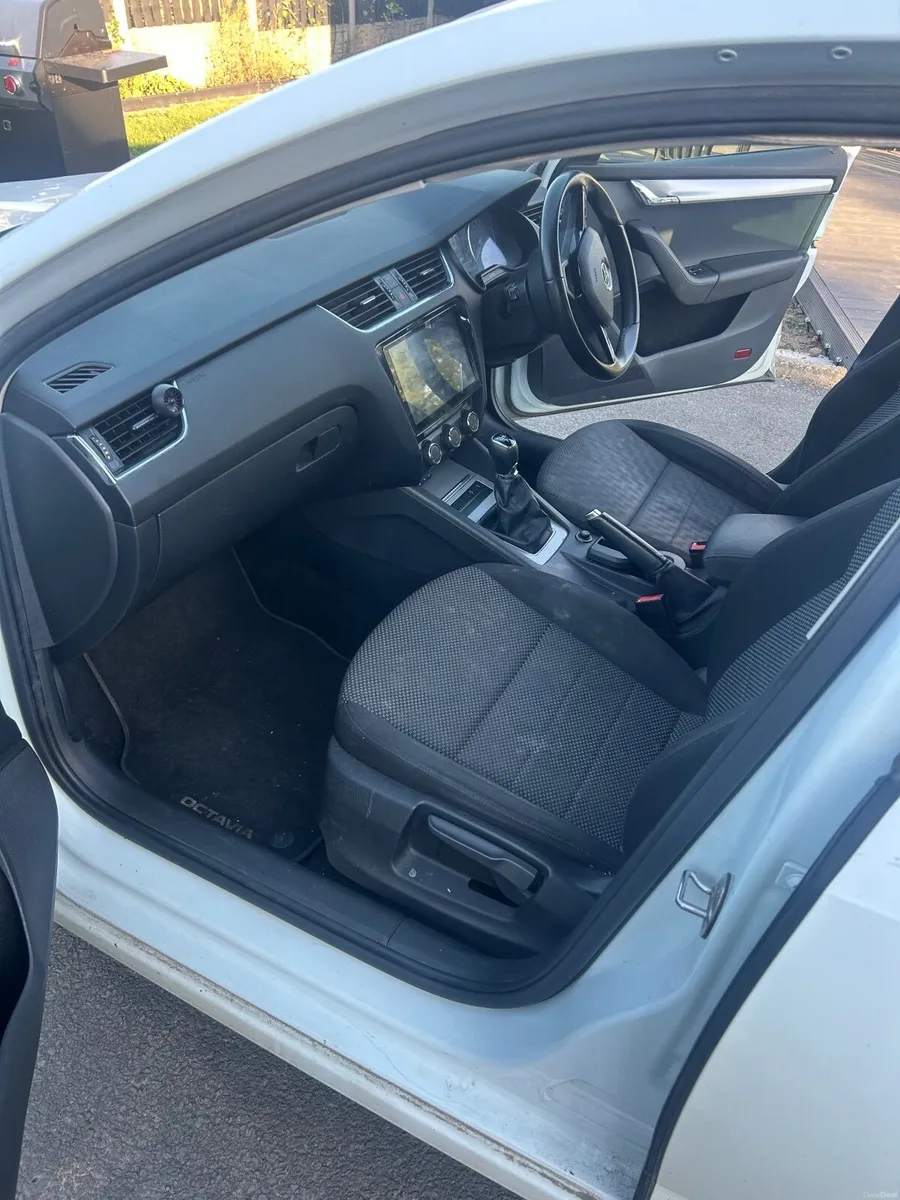 Skoda Octavia 2015 - Image 4