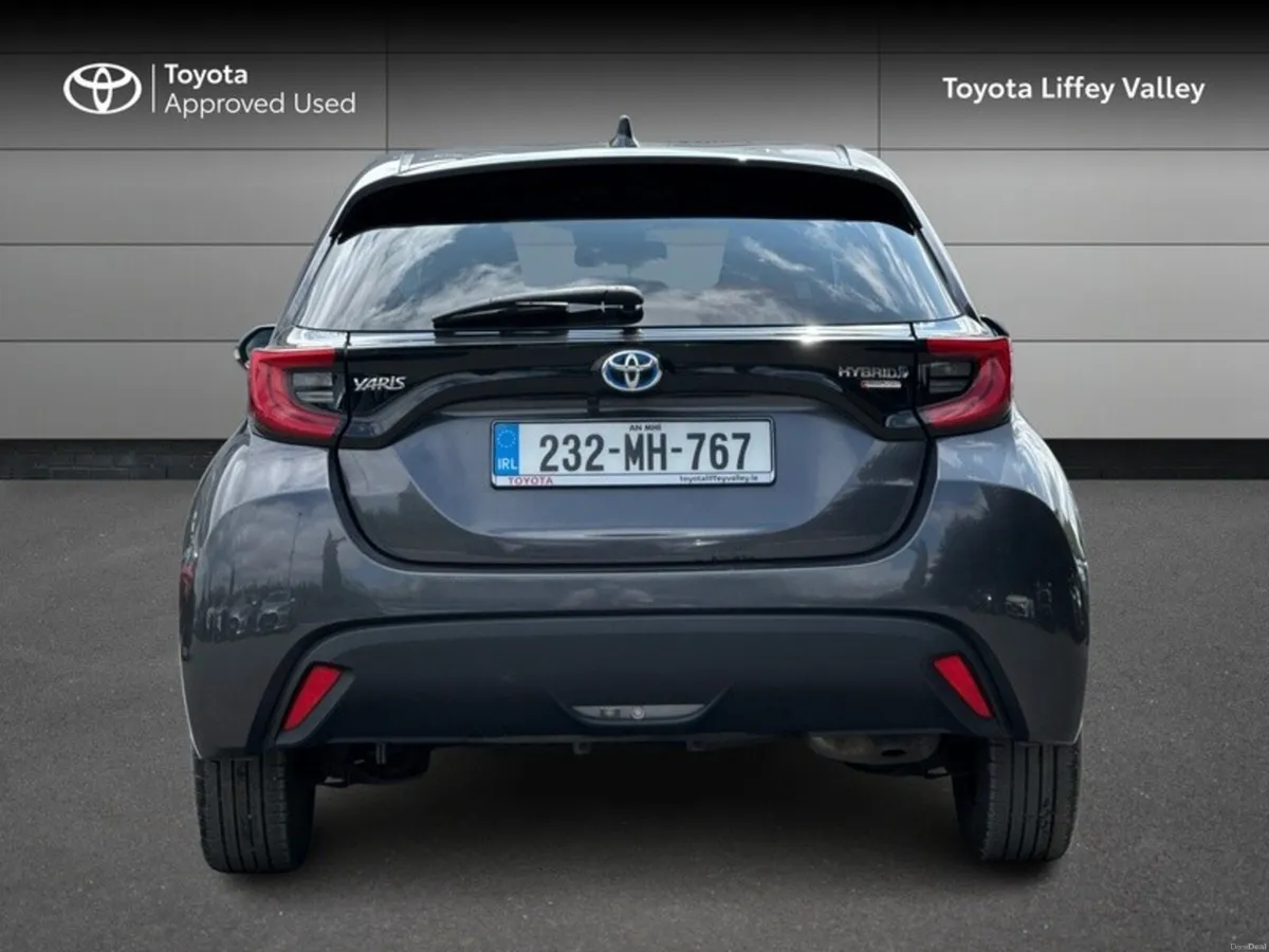 Toyota Yaris YARIS HYBRID LUNA SPORT - Image 4
