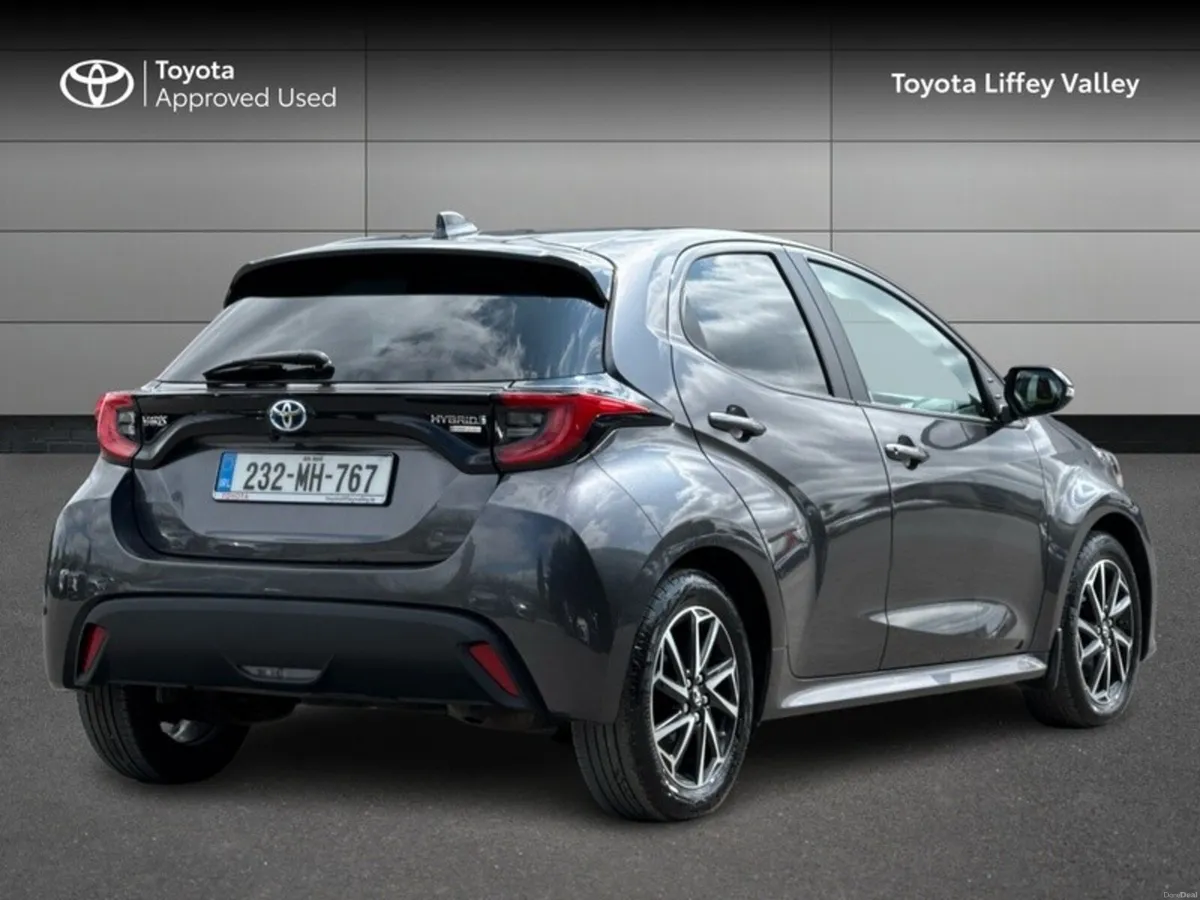 Toyota Yaris YARIS HYBRID LUNA SPORT - Image 2