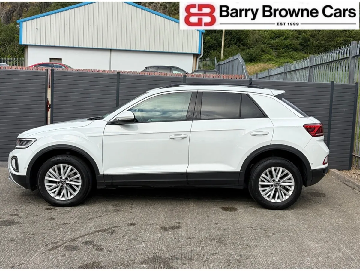 Volkswagen T-Roc LIFE TSI - Image 3