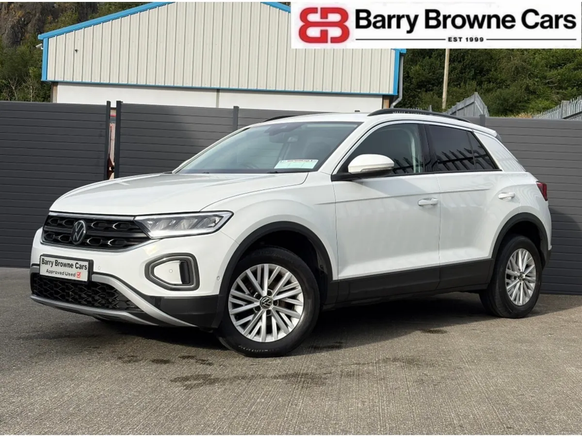 Volkswagen T-Roc LIFE TSI - Image 1