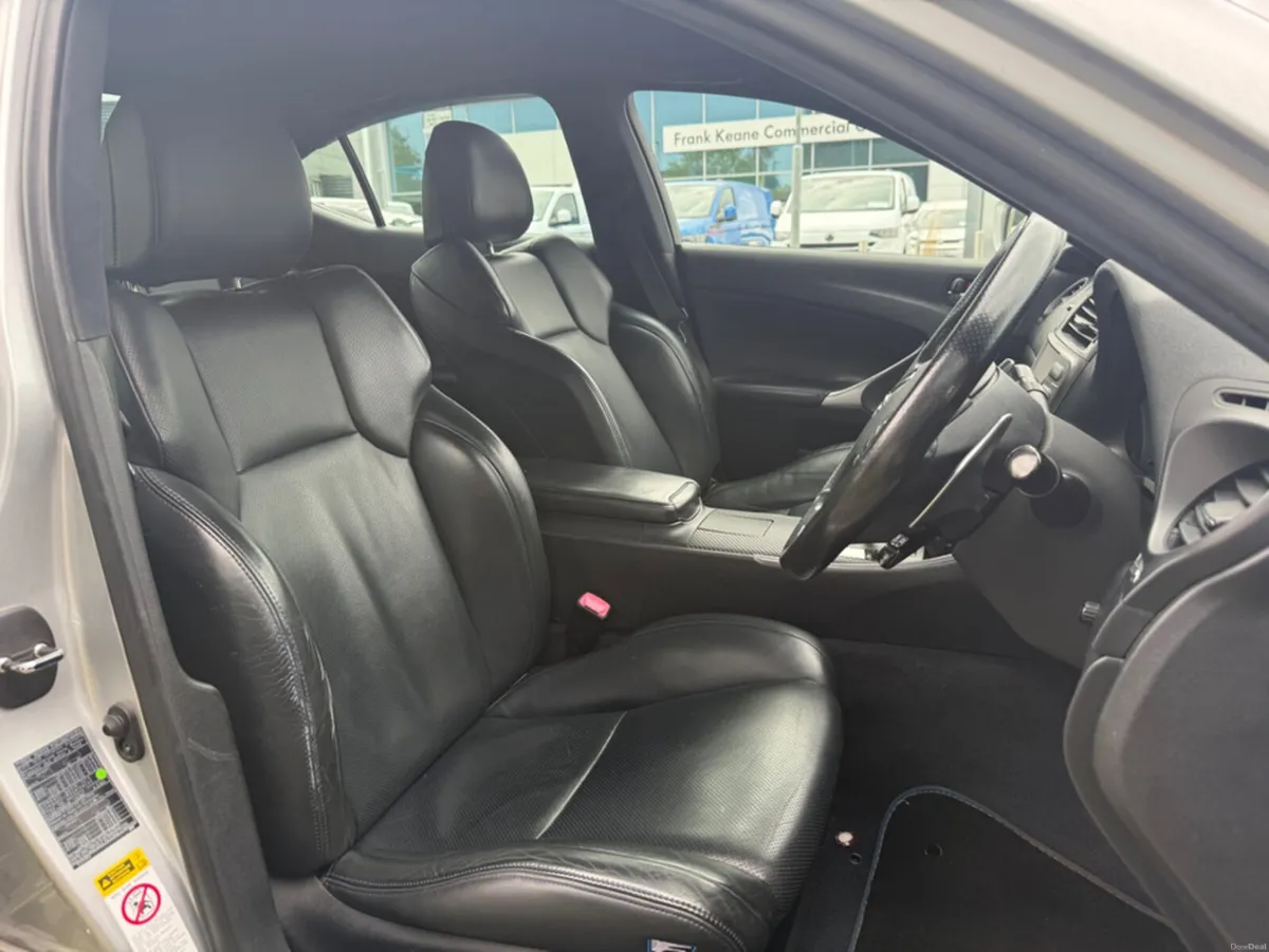 Lexus IS AUTO - Image 4